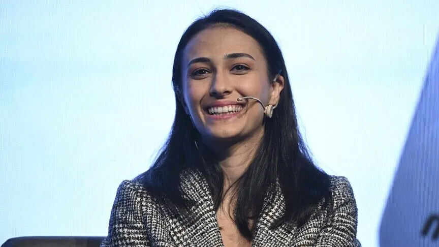 Eczacıbaşı Peron İstanbul Kadın Voleybol Takımı'nın kaptanı Simge Aköz, yeni
