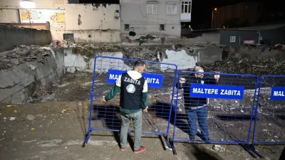 Maltepe'de, ilk üç katının çökmesi sonucunda 5 kişinin hayatını kaybettiği