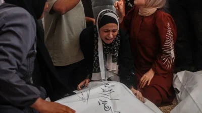 İsrail ordusunun ateşkes anlaşmasına rağmen Gazze kentinin kuzeydoğusundaki Tuffah Mahallesi’nde