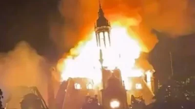 Fransa'da 17 Ekim'deki Sarı Yelekliler eylemi şiddet olaylarına sahne olurken,