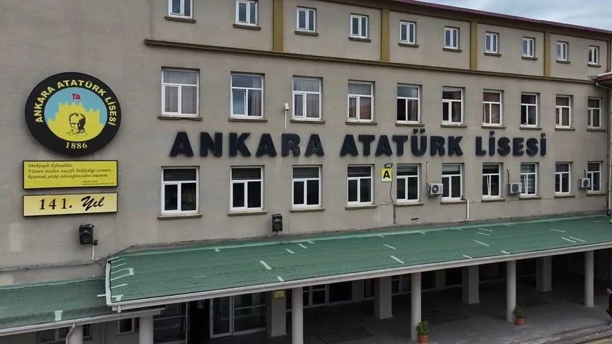 "Ankara İdadisi" adıyla 1886'da kurulan Ankara Atatürk Lisesi, Osmanlı'dan Cumhuriyet'e