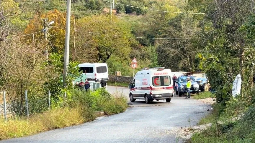 İstanbul ile Kocaeli il sınırındaki bölgede sel sularına kapılan 2