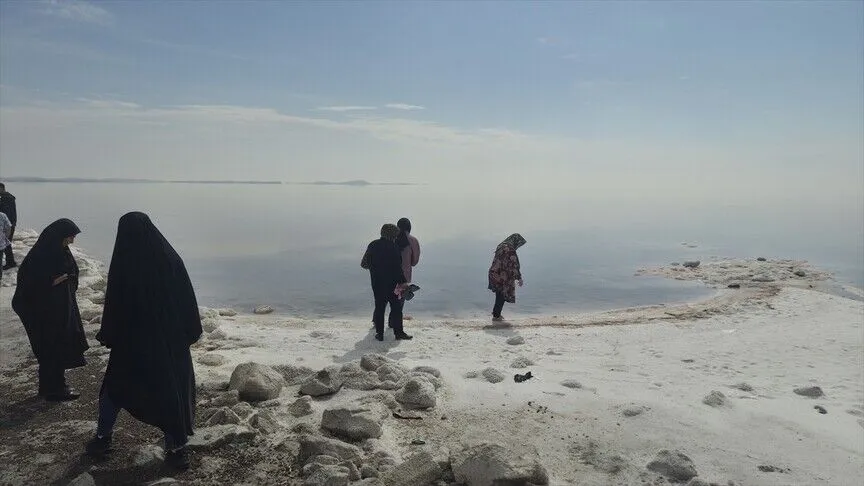 İran'ın Batı Azerbaycan eyaletindeki dünyanın ikinci büyük tuz gölü olan