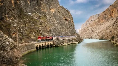 Ulaştırma ve Altyapı Bakanı Uraloğlu, "Ankara-Kars yönündeki seferlerimiz 21 Aralık