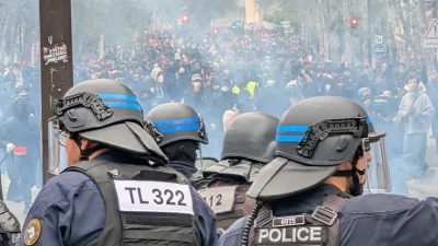 Fransa'nın pek çok kentinde öğrenciler, eğitim koşullarının iyileştirilmesi talebiyle eylemlerine