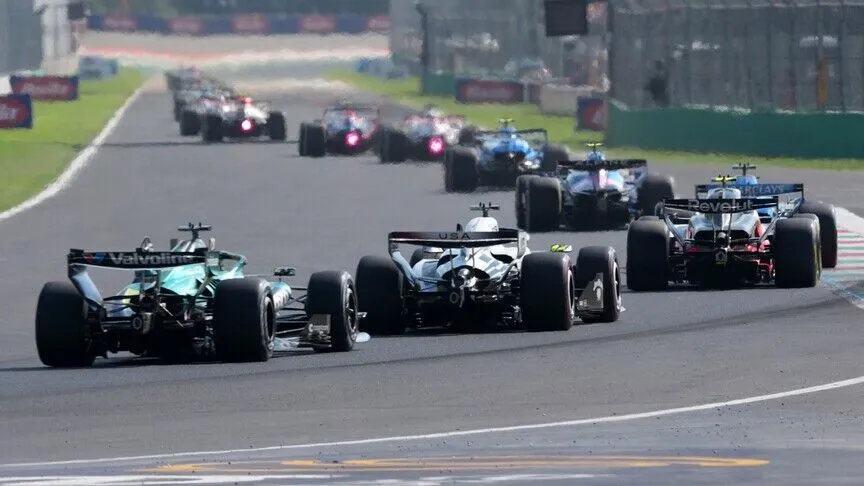 Formula 1 Dünya Şampiyonası'nda heyecan, sezonun 17. yarışı Singapur Grand