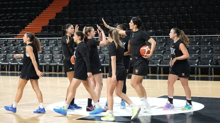 Geçen sezon Basketbol FIBA Kadınlar Avrupa Kupası'nı kazanan ÇİMSA ÇBK