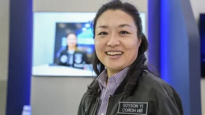 Güney Kore'nin ilk ve tek kadın astronotu Yi So-yeon, gençlerin